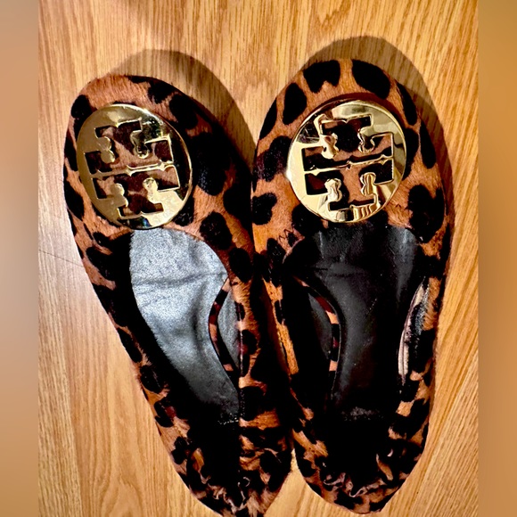 Tory Burch calf hair leopard flats Size 10 - Picture 2 of 6